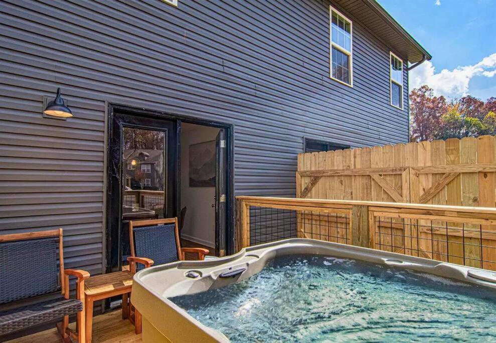 Willow Trace: Family Retreat, Hot Tub, Gaming! Pigeon Forge Exterior photo